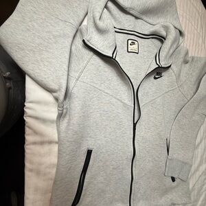 Nike Men's Light Gray Zip-Up Sweater